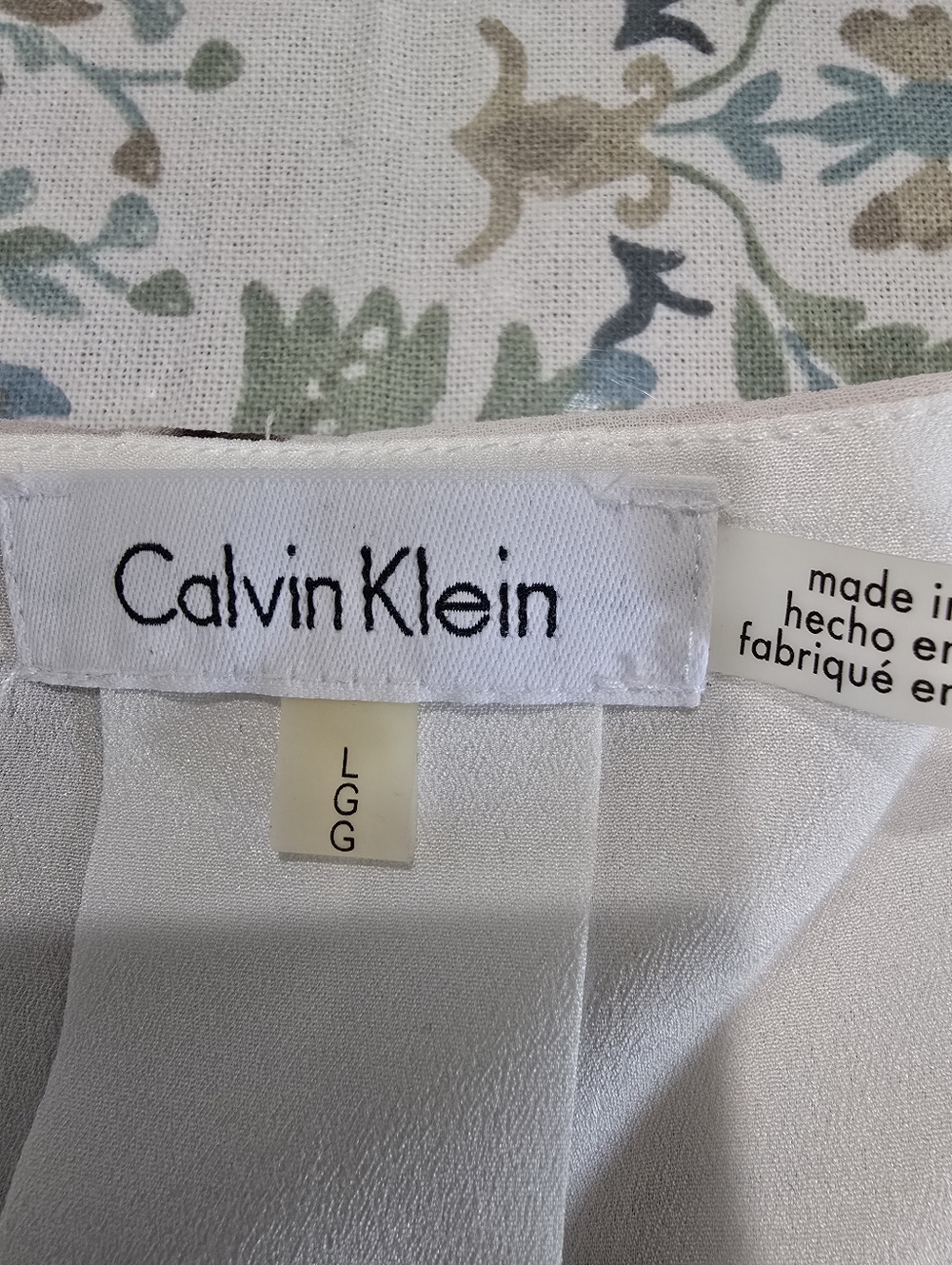 Calvin Klein Cream and Plum Floral Flutter Sleeve Blouse - Picture 4 of 7